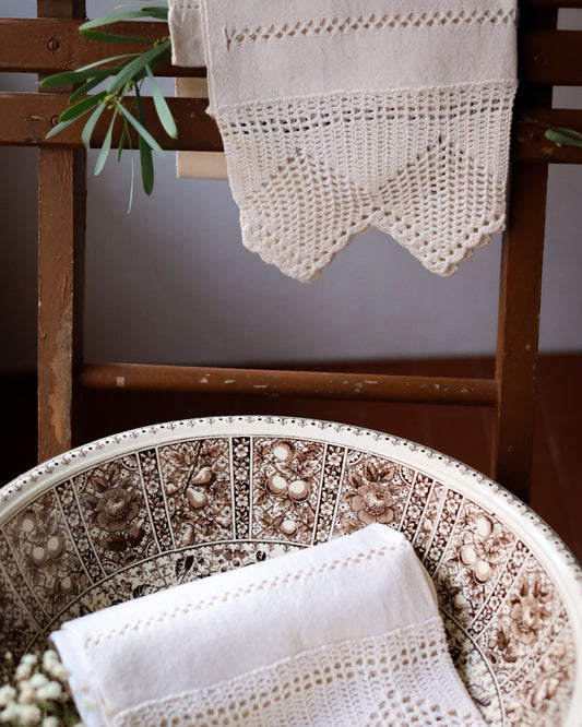 Coppia asciugamani in lino con pizzo ad uncinetto