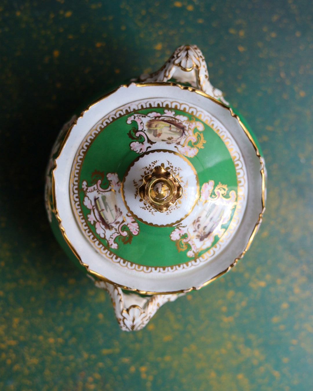 Servizio da Tè Vittoriano in Porcellana Inglese Verde Smeraldo con Vedute Paesaggistiche Dipinte a Mano – Metà '800