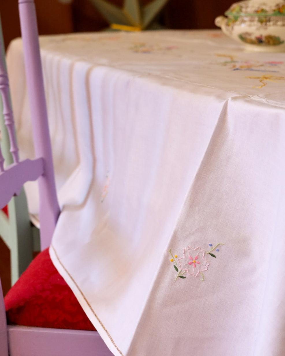 Tovaglia in lino cotone con ricamo colorato e 12 tovaglioli