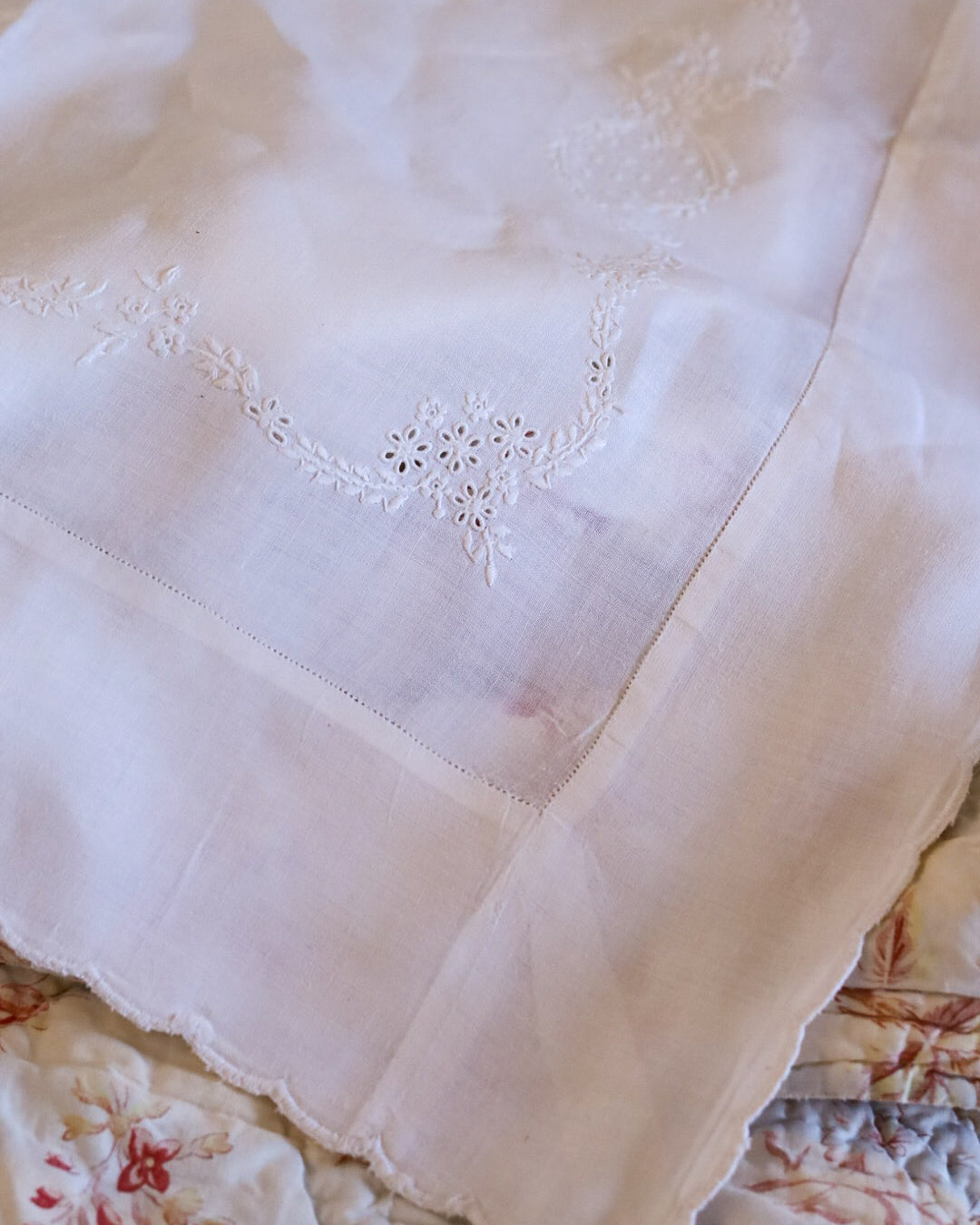 Lenzuolo matrimoniale in lino cotone con tralci di fiori