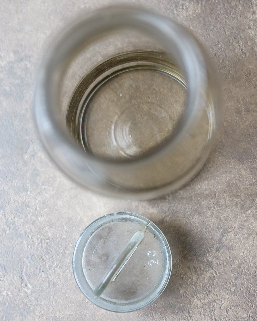 coppia di vasi da farmacia in vetro