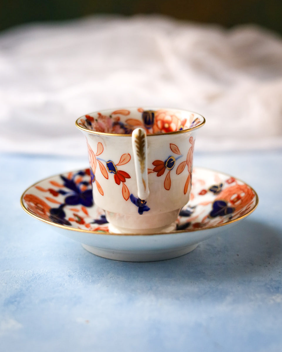 Tazza da cioccolata fiori rossi e blu