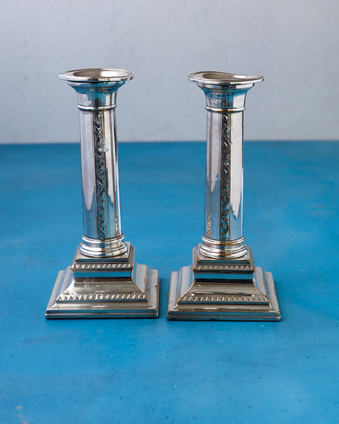 Coppia candelieri in sheffield forma a colonna