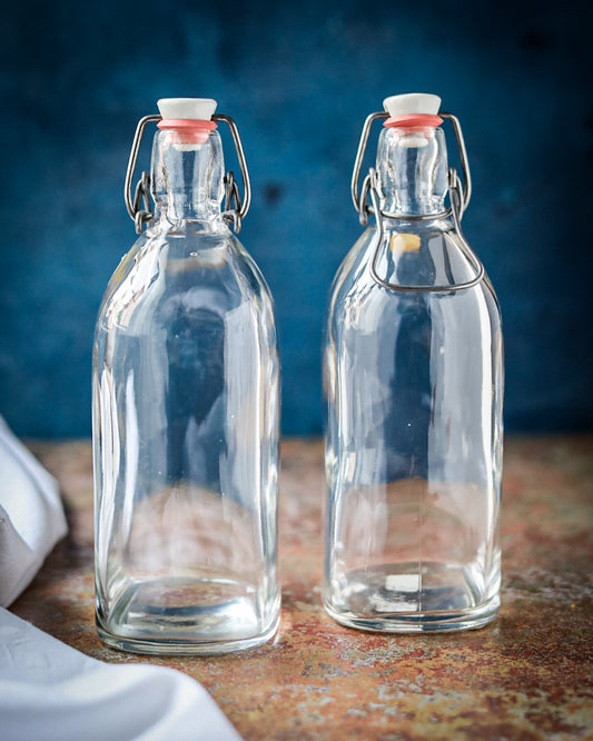 Coppia bottiglie di cristallo con tappo metallo