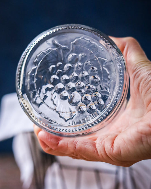 Coppia di bottiglie di cristallo per il vino