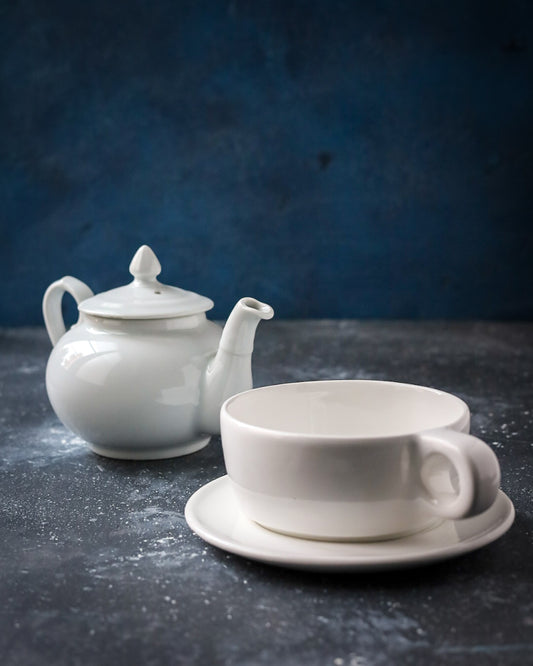 Set da colazione in porcellana bianca