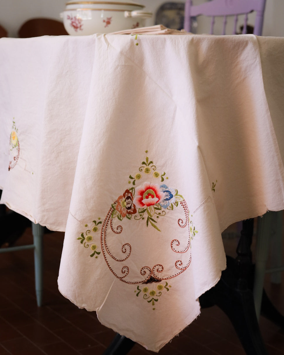 Tovaglia in cotone con ricami colorati con 12 tovaglioli