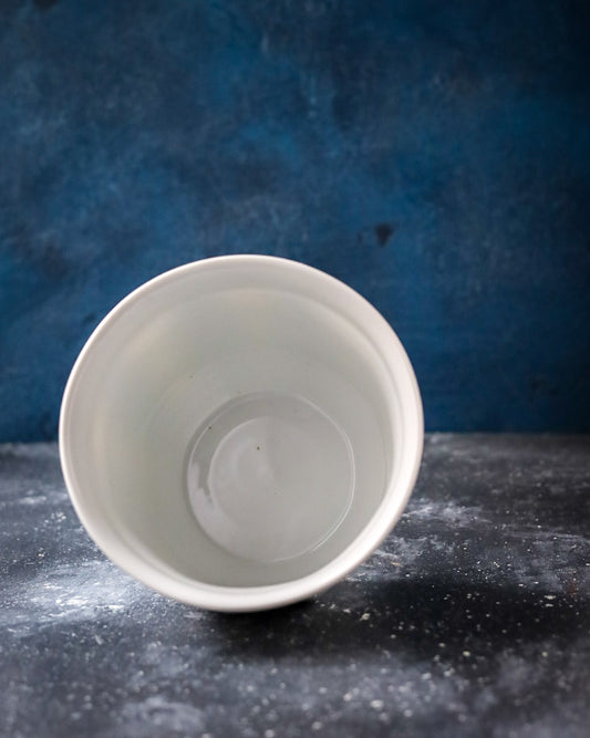 Coprivaso in porcellana bianca