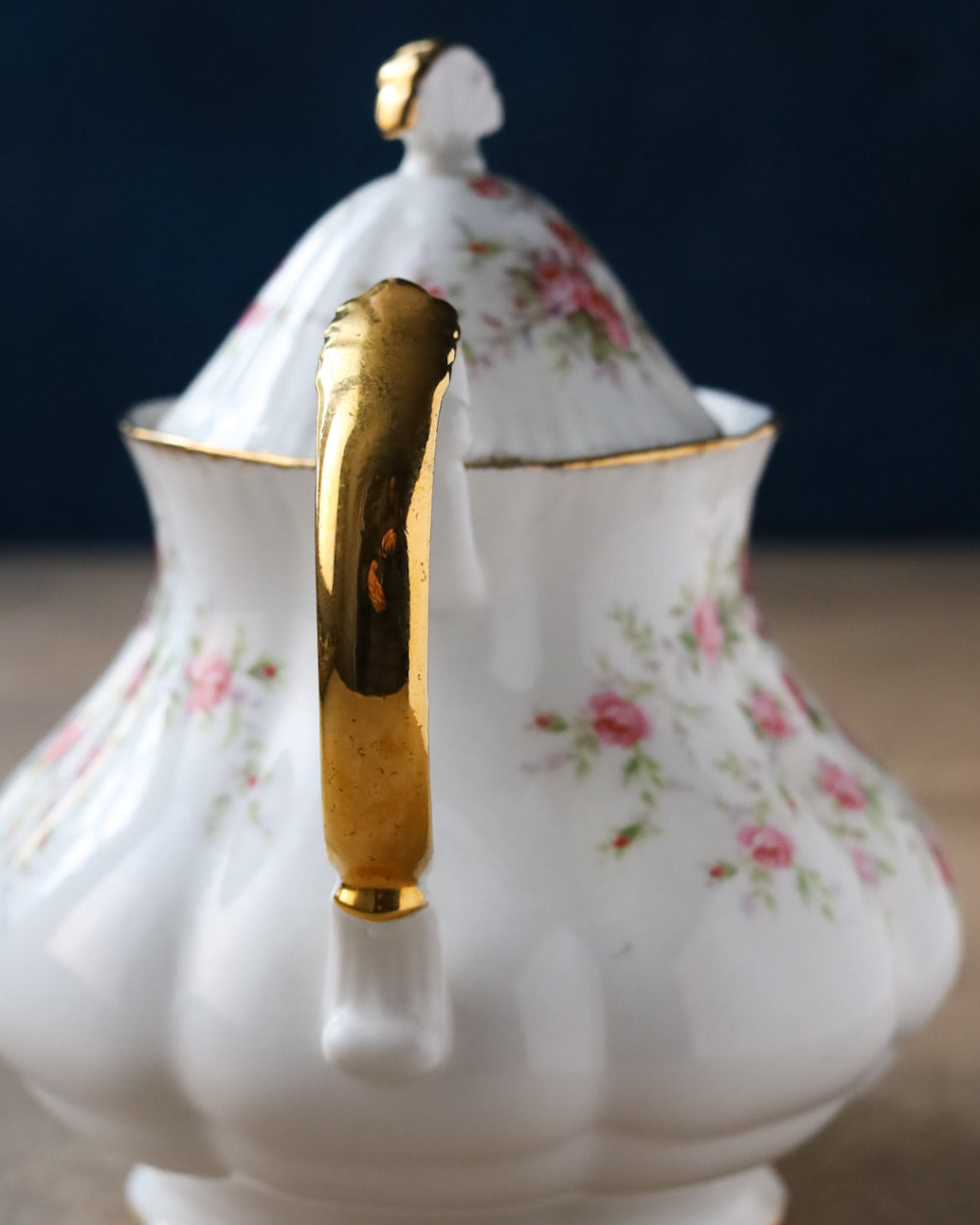 Teiera paragon con roselline decoro victoriana rose