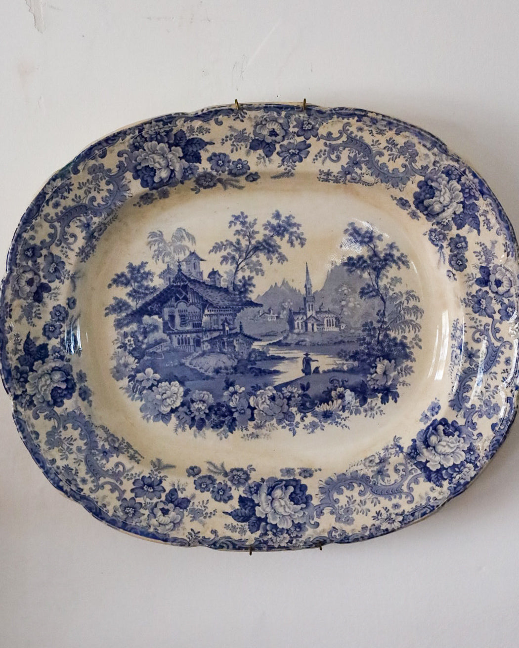 Vassoi inglesi antichi bianco e blu con paesaggi