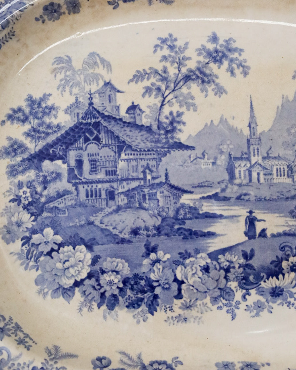 Vassoi inglesi antichi bianco e blu con paesaggi