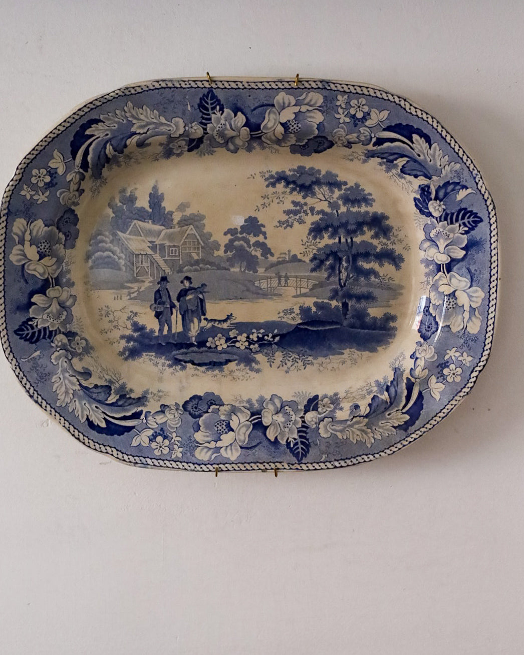 Vassoi inglesi antichi bianco e blu con paesaggi