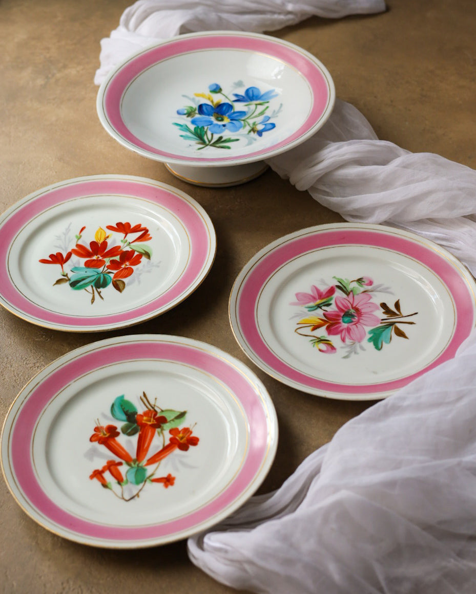 Set dolce con bordo rosa