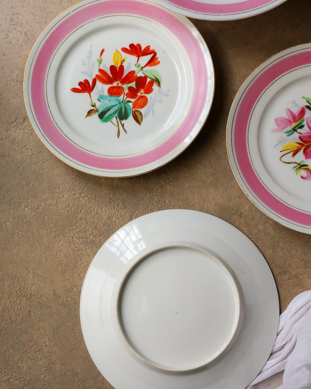 Set dolce con bordo rosa