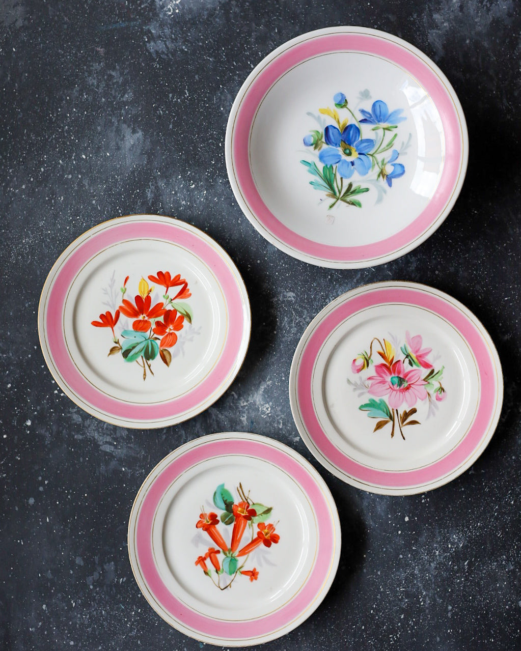 Set dolce con bordo rosa