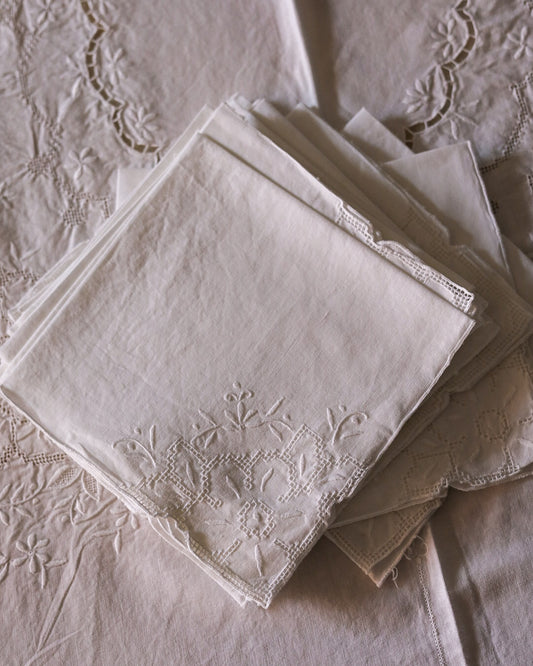 Tovaglia in lino bianco con sfilato siciliano e 12 tovaglioli