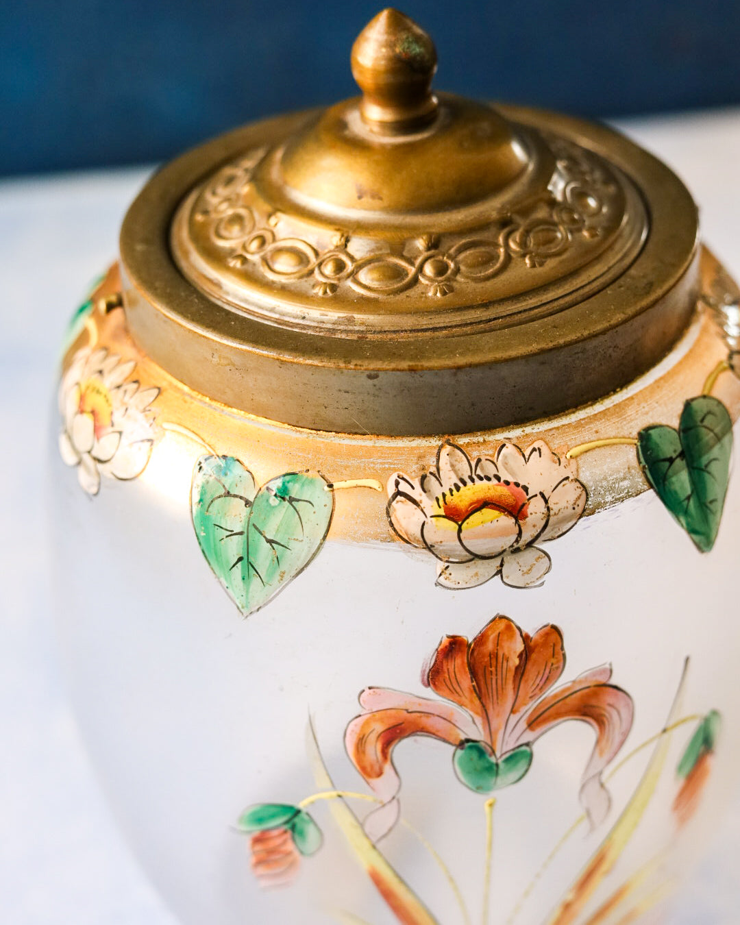 Vaso in vetro dipinto a mano con iris