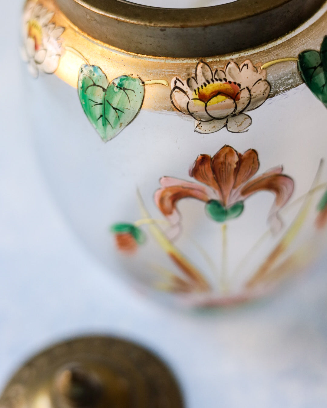 Vaso in vetro dipinto a mano con iris