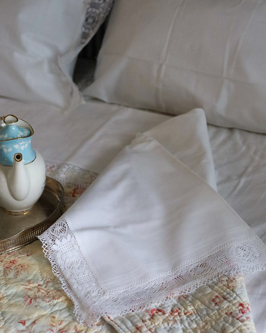 Lenzuolo in cotone con lenzuolo sotto in lino e federe e pizzo