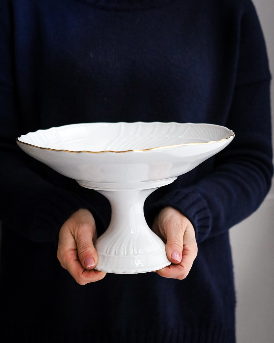 Alzatina in porcellana bianca Vecchio Ginori con bordo oro