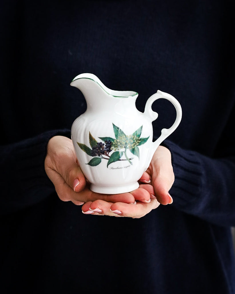 Lattiera ginori laveno forma rilievo con fiori (Copia)