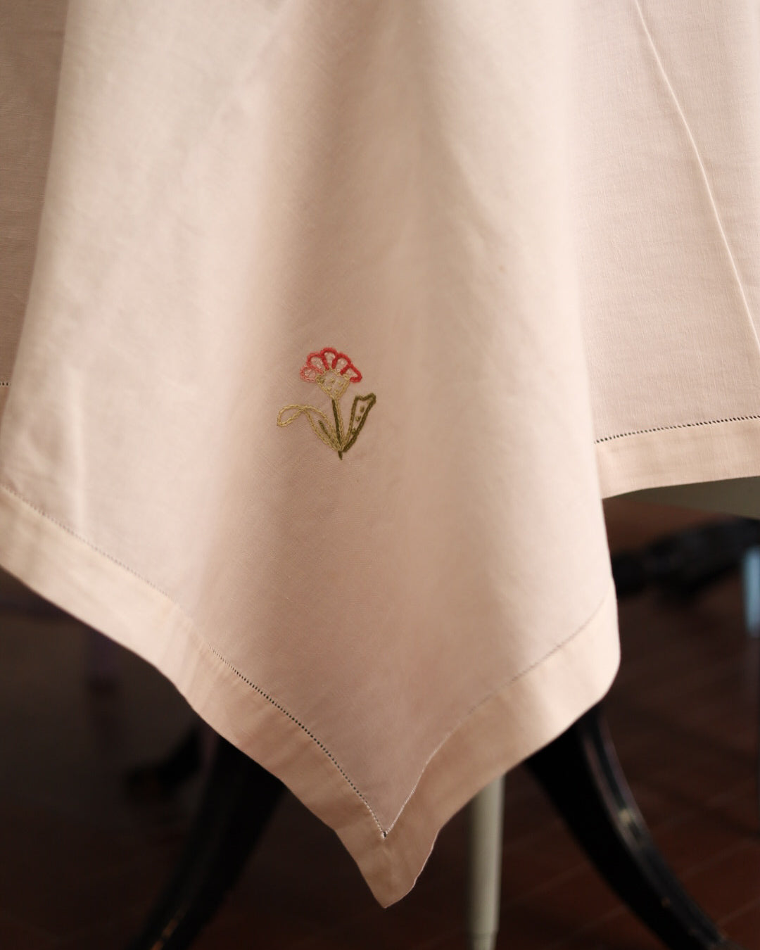 Tovaglia in misto lino con ricamo fiori colorati 12 tovaglioli
