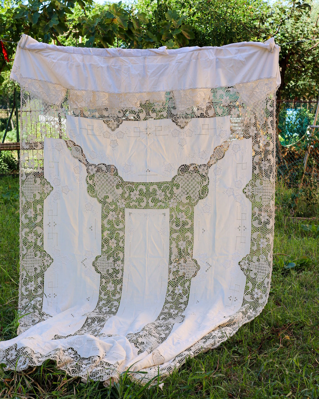 Stupenda tenda in lino e pizzo di burano color burro