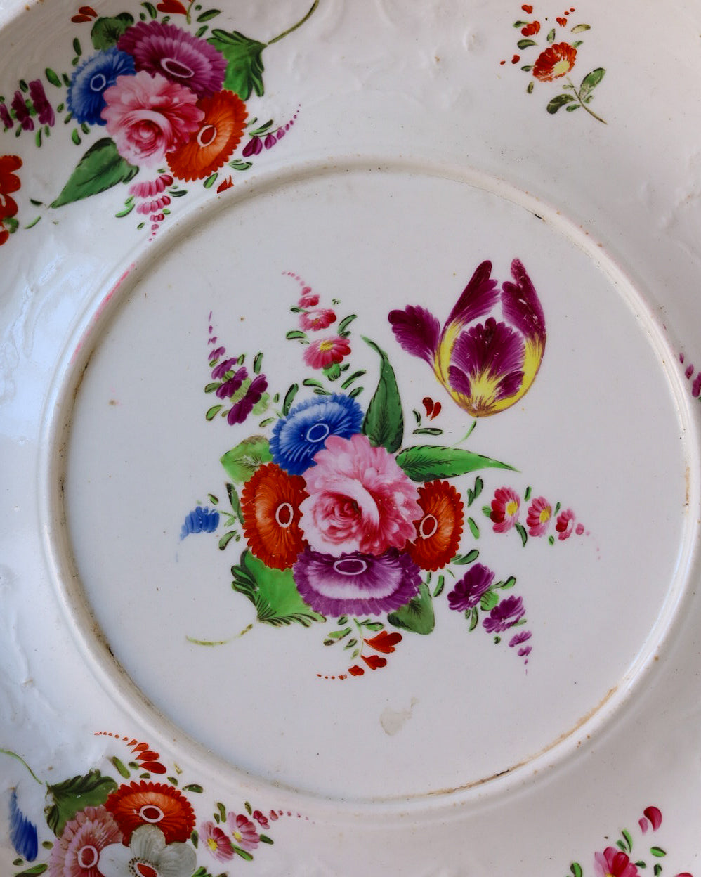 Piatto da portata dipinto a mano con fiori