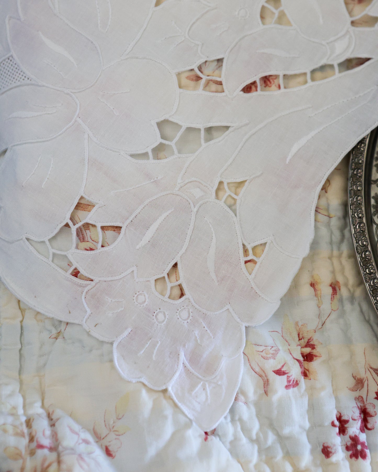 Lenzuolo matrimoniale in cotone con ricamo ad intaglio