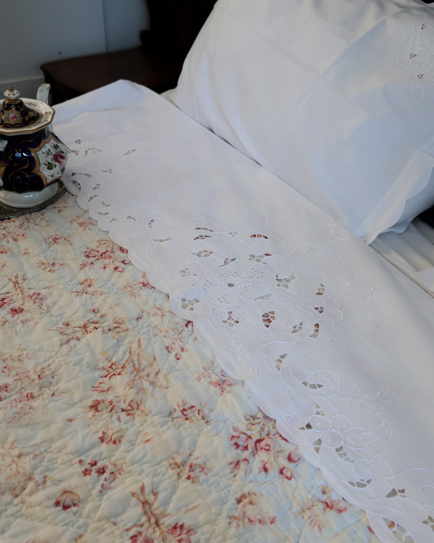 Lenzuolo matrimoniale in cotone con ricamo ad intaglio