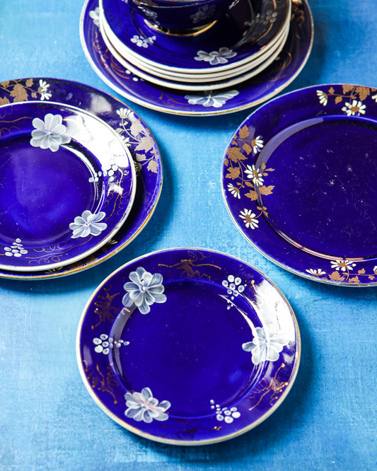 Servizio da dolce Serraguemin blu con fiori bianchi dipinti