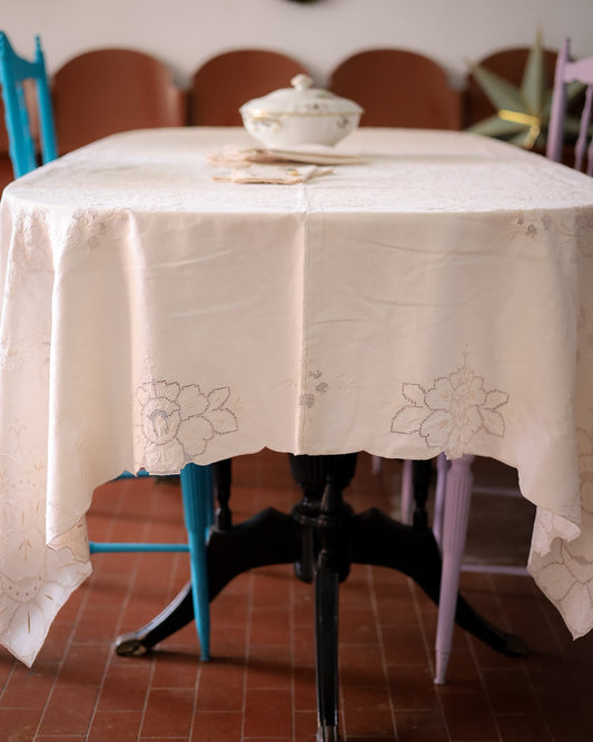 Tovaglia in lino avorio sfilato siciliano e intaglio con 11 tovaglioli