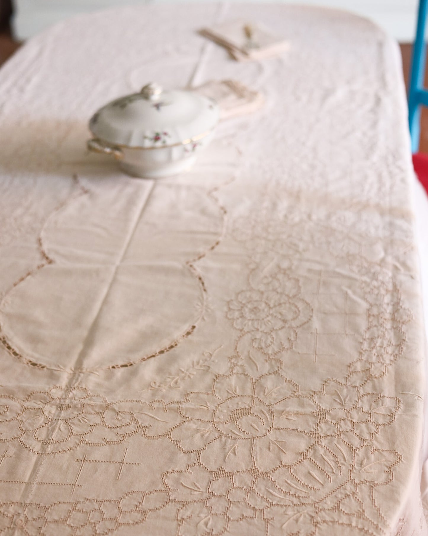 Tovaglia in lino avorio sfilato siciliano e intaglio con 11 tovaglioli