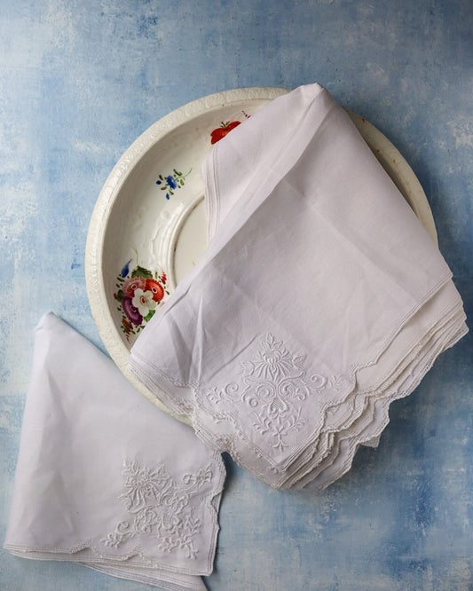 set 10 tovaglioli da pasto in lino con fiore ricamato e orlo in sfilato