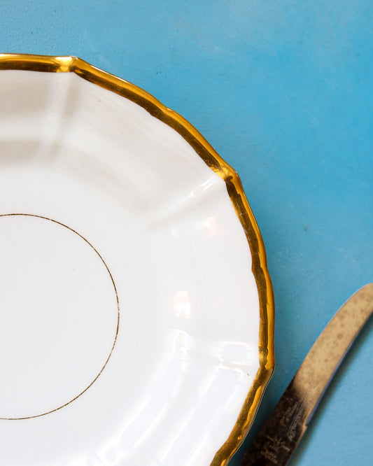 Servizio da Dolce in Porcellana Bianca con Decorazione Dorata – Manifattura Francese