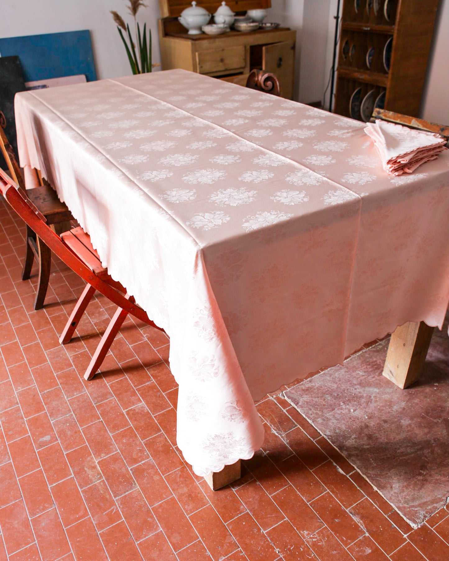Tovaglia in cotone salmone rosa con tovaglioli