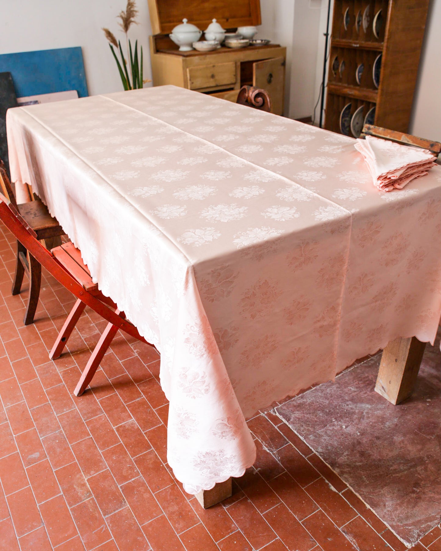 Tovaglia in cotone salmone rosa con tovaglioli