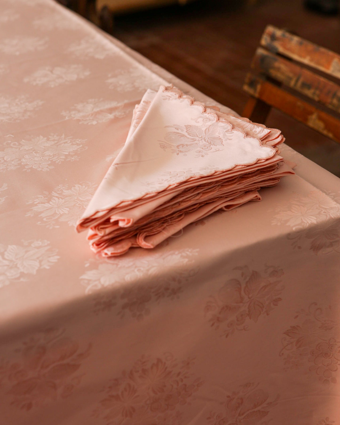 Tovaglia in cotone salmone rosa con tovaglioli