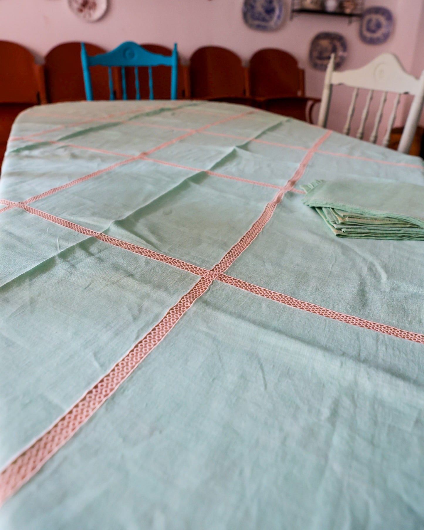 Tovaglia in lino verde tiffany con 8 tovaglioli e pizzo