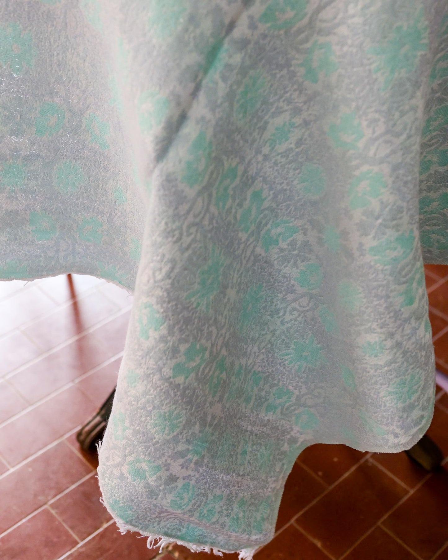 Tovaglia damascata grigia e verde tiffany con 12 tovaglioli