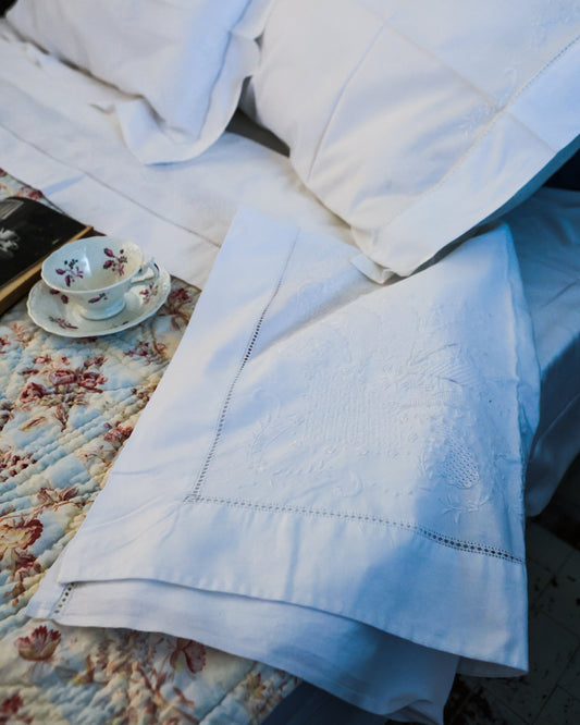 Set matrimoniale in cotone con ricamo a mano decoro fiore