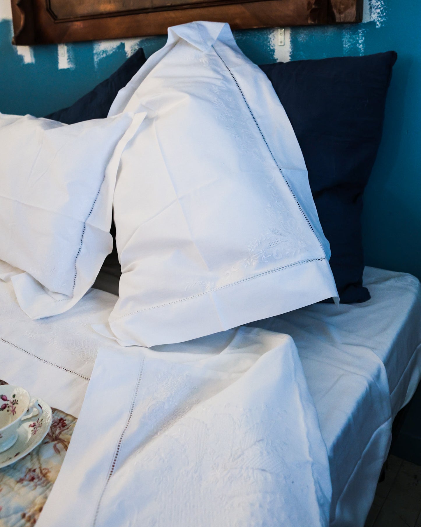 Set matrimoniale in cotone con ricamo a mano decoro fiore