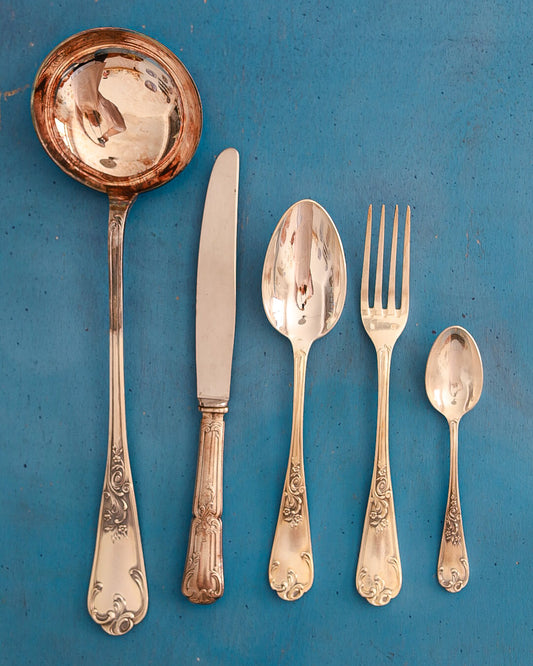 Servizio di posate francesi da 12 art nouveau con mestolo