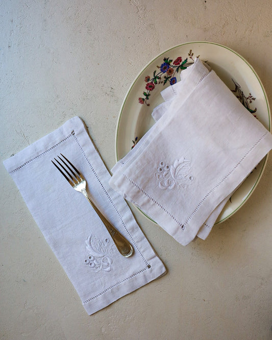 Set 10 tovaglioli da aperitivo in lino bianco e ricamo a mano