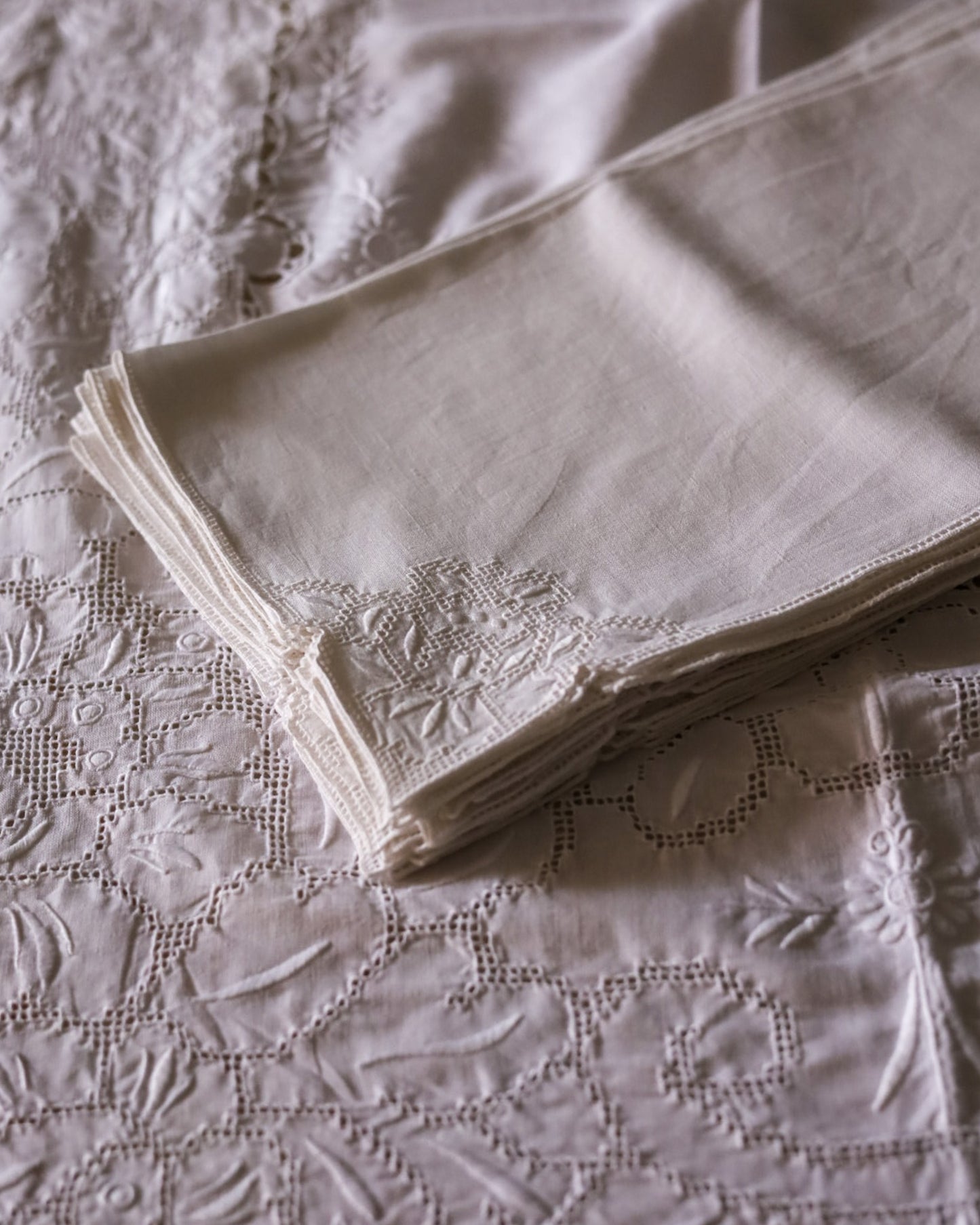 Tovaglia in Lino con Sfilato Siciliano — 12 Tovaglioli — cm 240×162