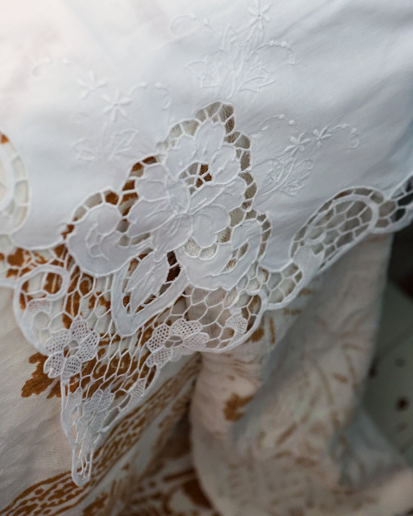 Lenzuolo matrimoniale con federe in lino ricamo ad intaglio