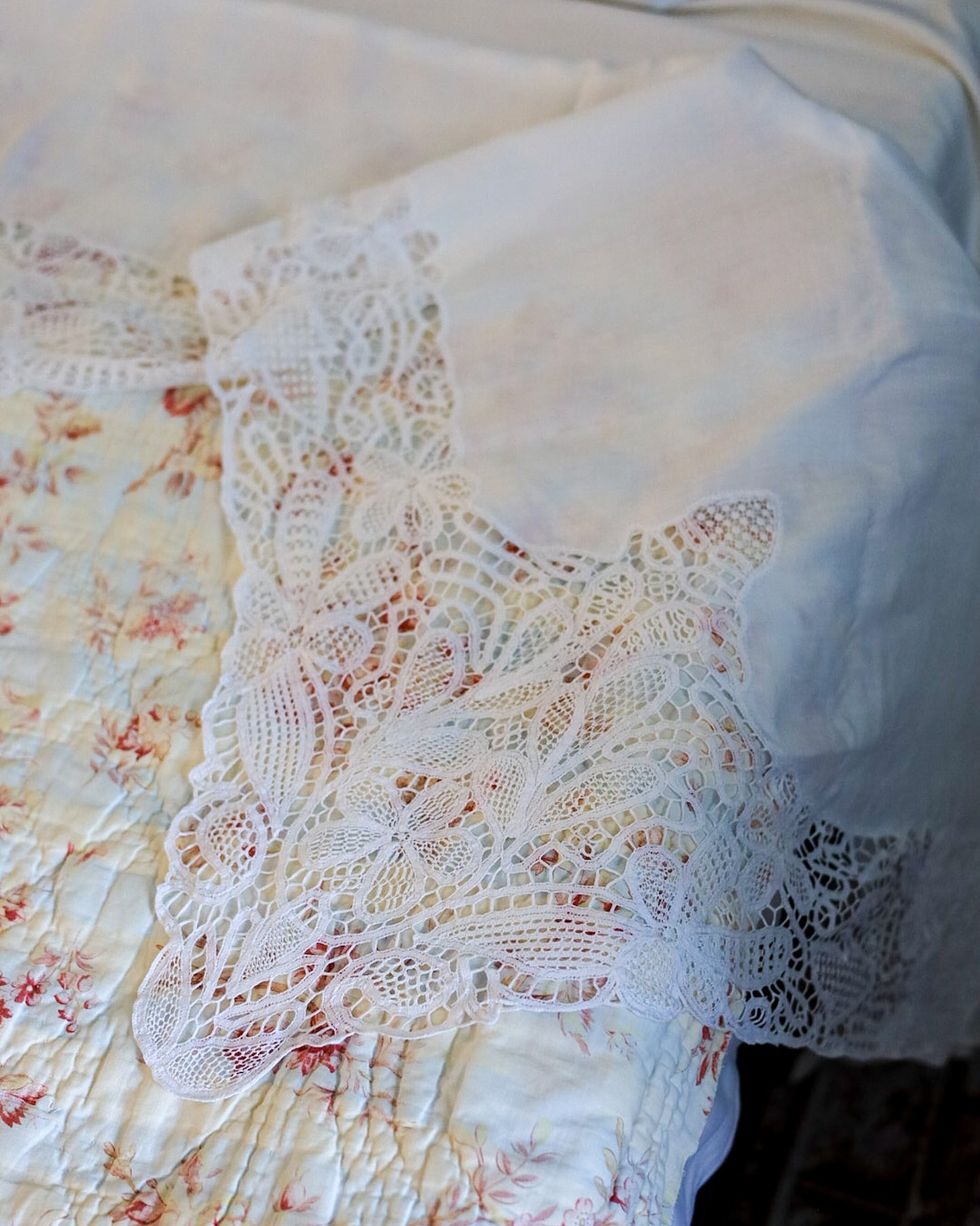 Lenzuolo matrimoniale in lino con pizzo a tombolo