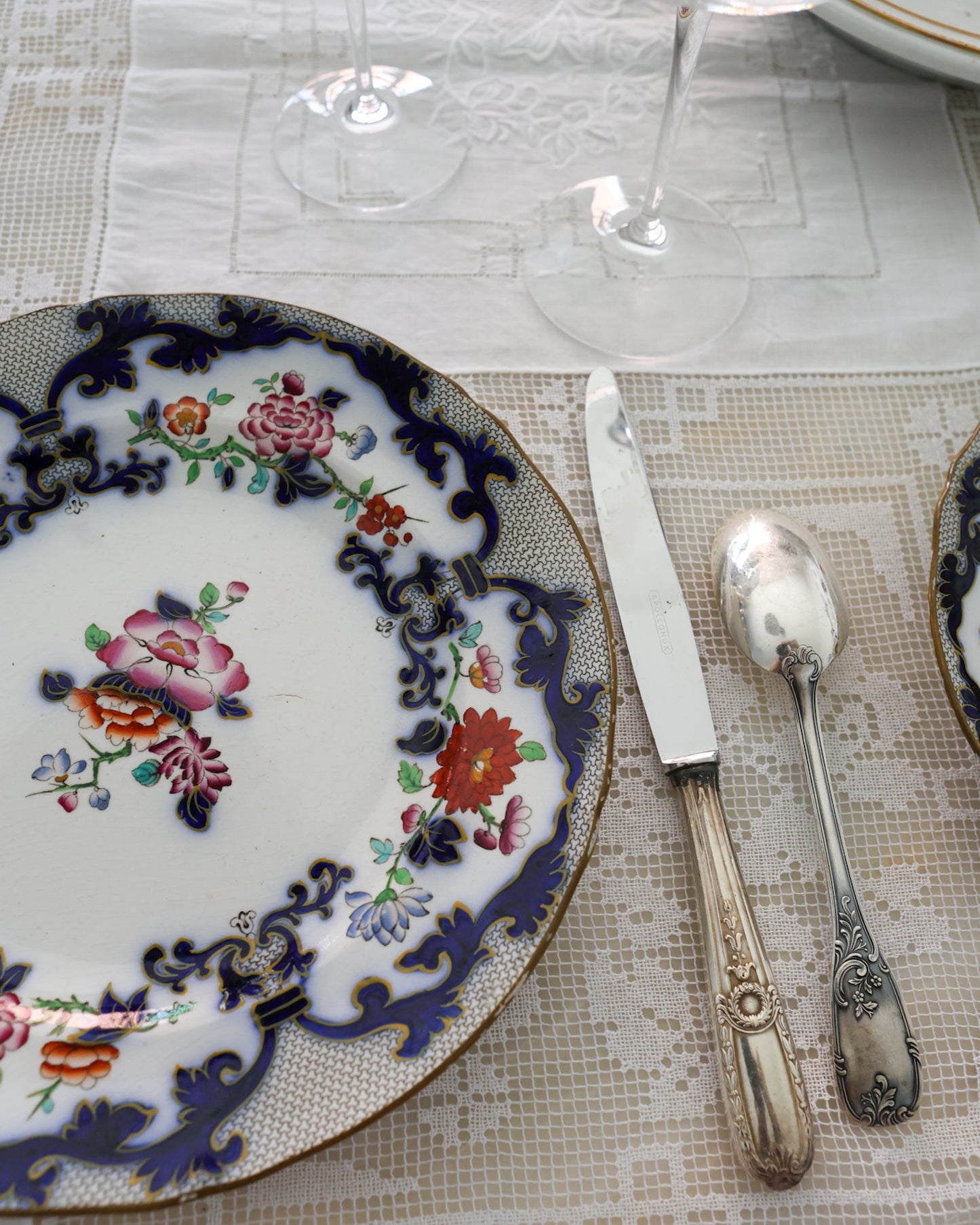 Set piatti ironstone bordo blu e fiori blu