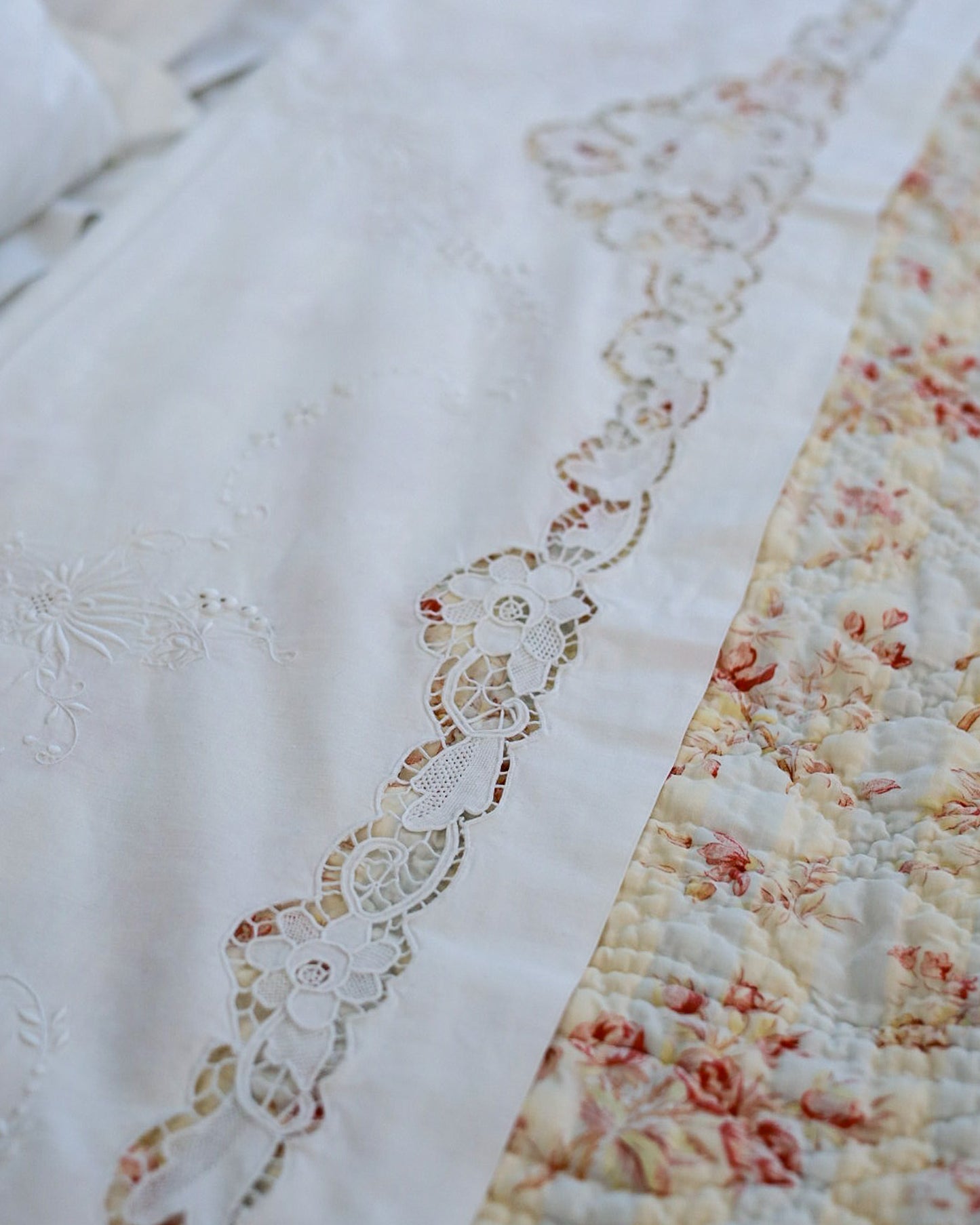 Lenzuolo matrimoniale misto lino con inserto pizzo di burano
