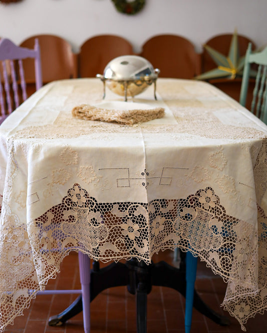 Tovaglia in pizzo di burano stile liberty avorio con 12 tovaglioli